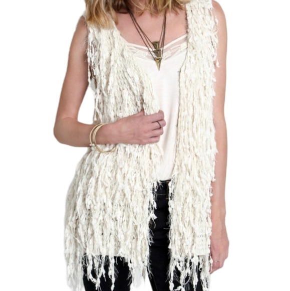 entro Sweaters - 🎈Entro cream shaggy clasp front shag vest
